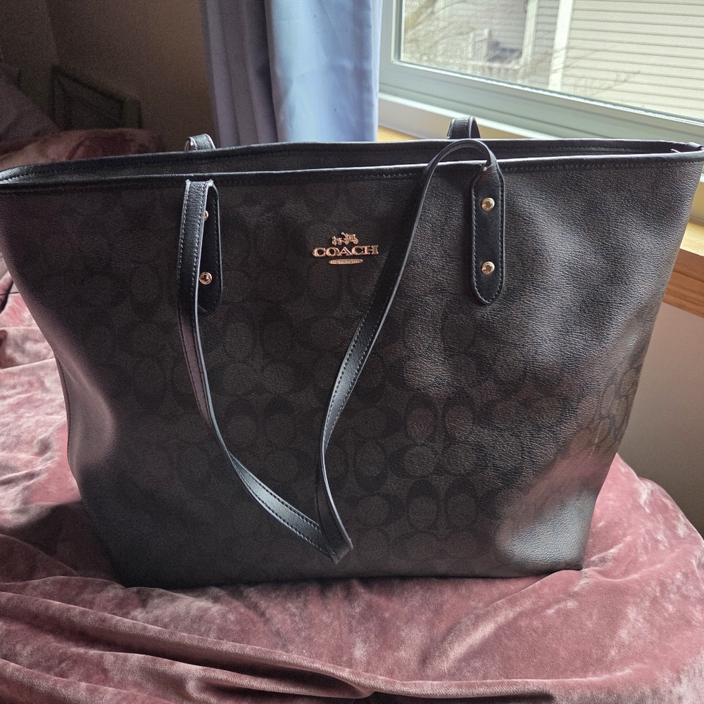 Authentic COACH Signature City Zip Tote - 2017